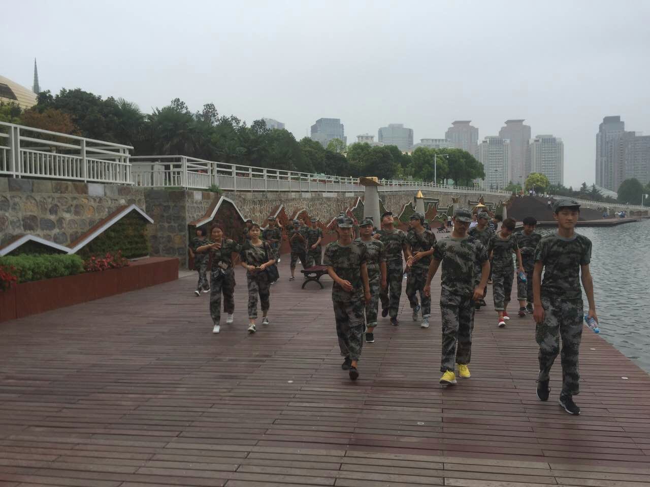 暑假新生夏令营活动系列 参观郑州地铁和CBD